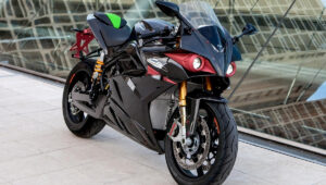 बजाज पल्सर RS200: आकर्षक डिझाइन, 199cc पॉवर, ABS ब्रेक्स सर्व परवडणाऱ्या किमतीत