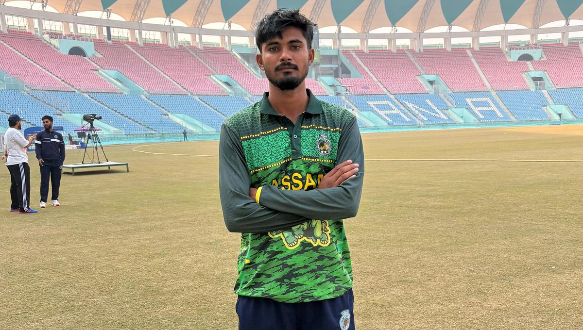 सादेकने केरळविरुद्धच्या दुसऱ्या टी-२० सामन्यात ३.४ षटकांत ४/१९ धावा काढल्या. 