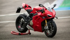 Ducati Panigale V4 किंमत: वैशिष्ट्ये, इंजिन, रूपे, इंडिया टुडे रिव्ह्यू मधील कार्यप्रदर्शन तपशील