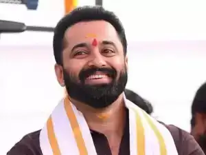 पीएम मोदी यांच्यावरील बायोपिक 'माँ वंदे'चे शूटिंग सुरू झाले आहे