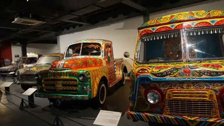 प्रवासाच्या आठवणी आणि हालचाल जपणारे जिवंत वेळ कॅप्सूल