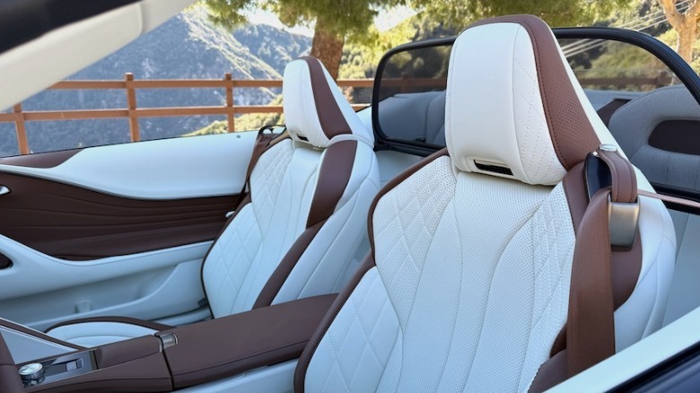 2026 लेक्सस एलसी 500 जागा