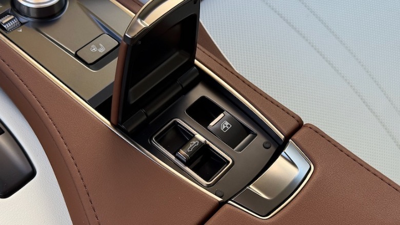 2026 लेक्सस एलसी 500 परिवर्तनीय स्विच