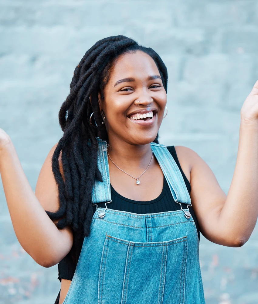 भाग्यवान स्त्री जी आशावादी आहे