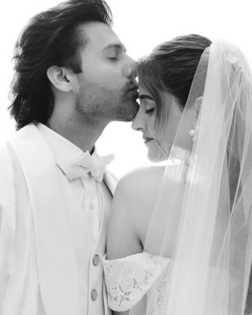 'मी करतो, नेहमी आणि कायमचा': नुपूर सॅनॉन आणि स्टेबिन बेन त्यांच्या परीकथेतील ख्रिश्चन लग्नातील जिव्हाळ्याचे क्षण सामायिक करतात