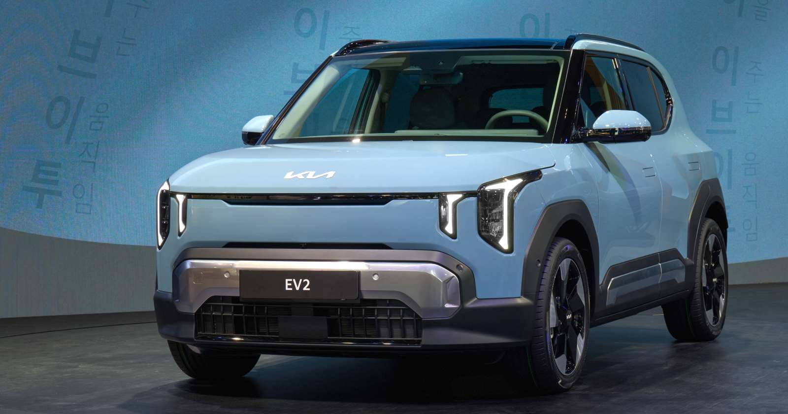 Kia EV2 इलेक्ट्रिक SUV डेब्यू - 448 किमी श्रेणी, स्मार्ट वैशिष्ट्ये आणि परवडणारी EV व्हिजन 4 युरोपसाठी Kia EV2 सबकॉम्पॅक्ट इलेक्ट्रिक SUV अनावरण केले: 448km पर्यंत रेंज, रॅपिड चार्जिंग, ADAS