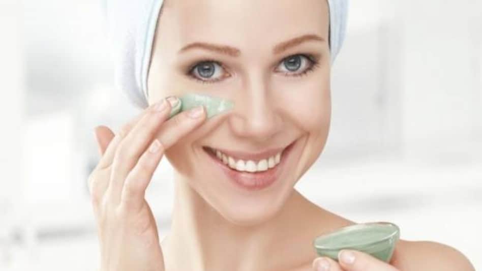 फुगलेल्या डोळ्यांपासून सुटका मिळवण्यासाठी 3 खात्रीशीर उपाय... - फुगलेल्या डोळ्यांपासून सुटका मिळवण्यासाठी घरगुती उपाय - AajTak