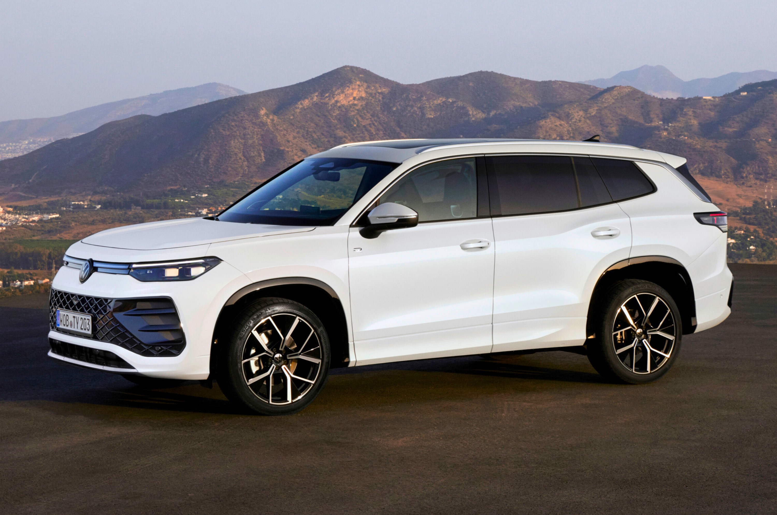 फोक्सवॅगन टेरॉन आर-लाइन भारतात लॉन्चसाठी सज्ज - 7-सीटर लक्झरी SUV, CKD उत्पादन आणि प्रीमियम वैशिष्ट्ये 3 फोक्सवॅगन टेरॉन, वैशिष्ट्ये, चष्मा, भारत लॉन्च टाइमलाइन - परिचय | ऑटोकार इंडिया