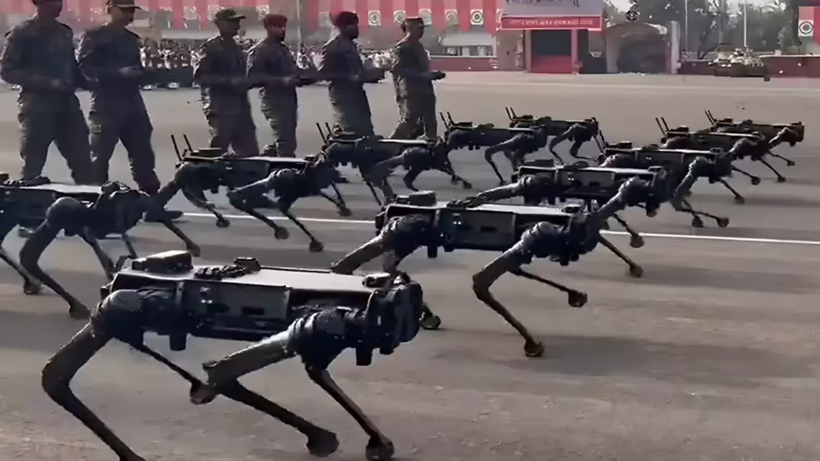 आता पाकिस्तानी दहशतवाद्यांची घुसखोरी महागात पडणार आहे; 'रोबोटिक खेचर' च्या संकेतावर सैन्य त्यांना नष्ट करेल - रोबोटिक खेचर हे भारतीय लष्कर वापरत असलेल्या अनेकांपैकी एक आहेत.