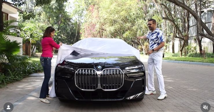 वरुण बेरीने bmw 740i खरेदी केली वरुण बेरीने bmw 740i खरेदी केली