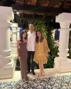 प्रियंका गांधी यांचा मुलगा रेहान वाड्राच्या एंगेजमेंटचे फोटो इंस्टाग्रामवर शेअर केले आहेत