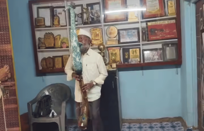 पालघरचा आदिवासी अभिमान साजरा करणाऱ्या तारपा महापुरुष भिकाल्या धिंडा यांना पद्मश्री