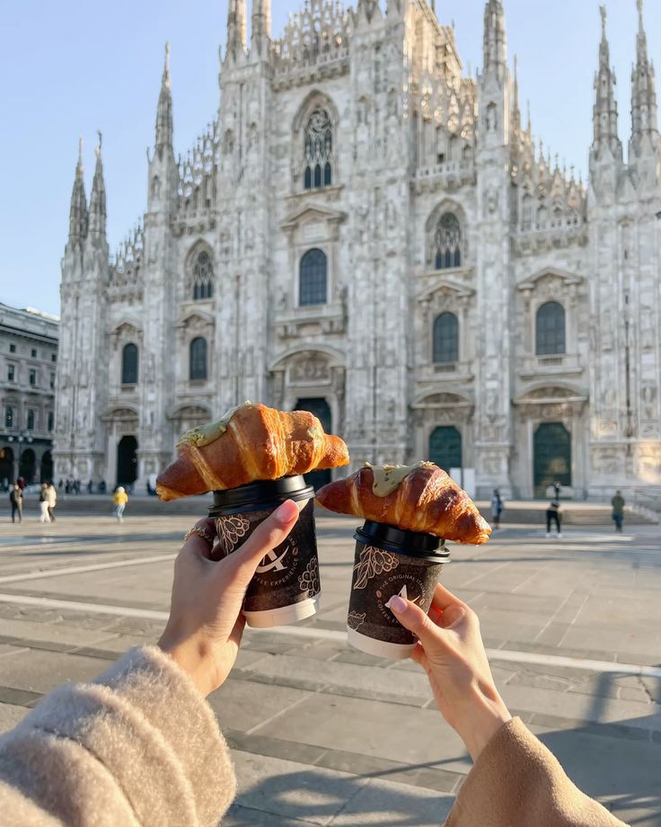 कथा पिन प्रतिमा