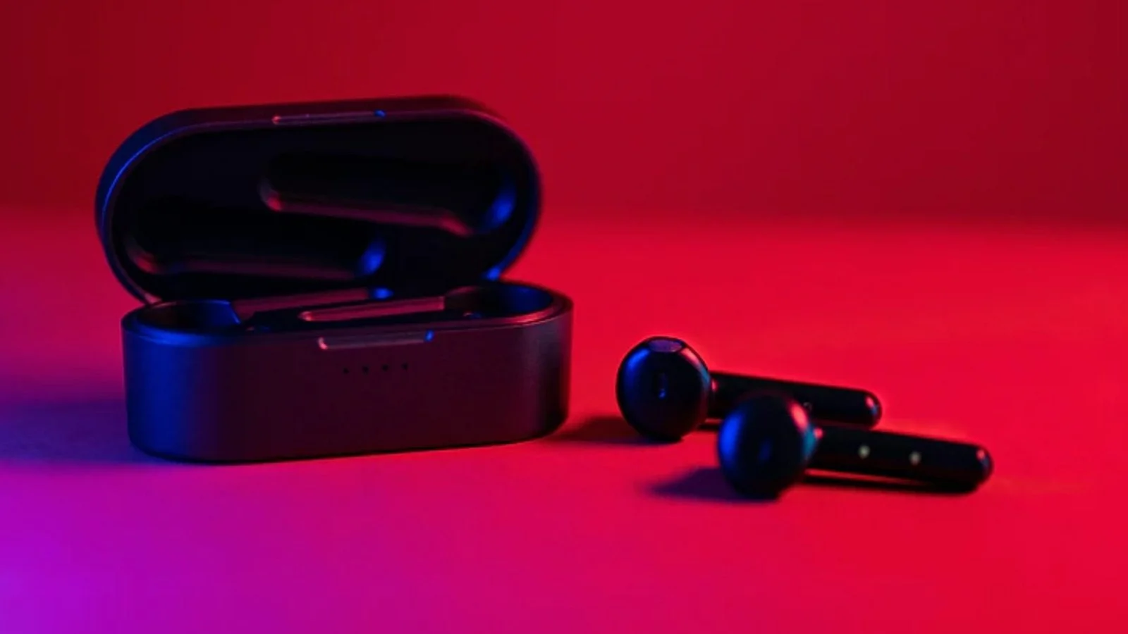 काहीही नाही इअरबड्स इअरबड्स