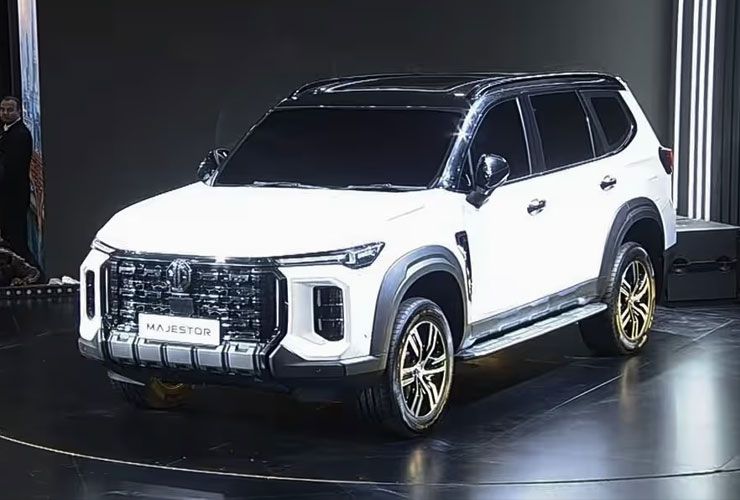 ऑटो एक्सपोमध्ये mg majestor suv