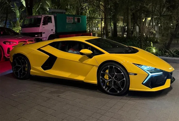 Aventador Ultimae ऐवजी परवीन अग्रवाल खरेदी करते लॅम्बोर्गिनी रिव्हॉल्व्हर