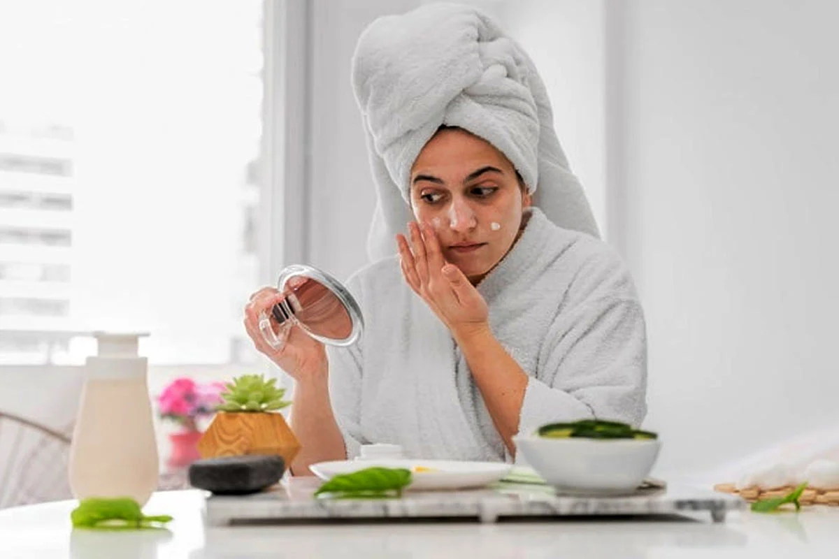 फॅशन टिप्स: तुमची त्वचा अधिक तरुण बनवण्यासाठी आयुर्वेदिक टिप्स