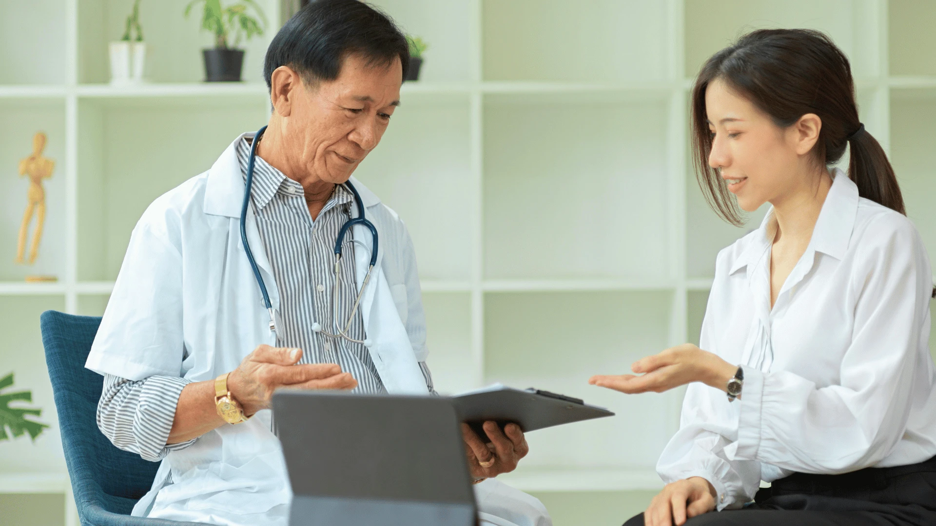 प्रतिजैविकांच्या गरजेबद्दल विचारणारे रुग्ण त्यांच्या डॉक्टरांना चांगली काळजी घेतात