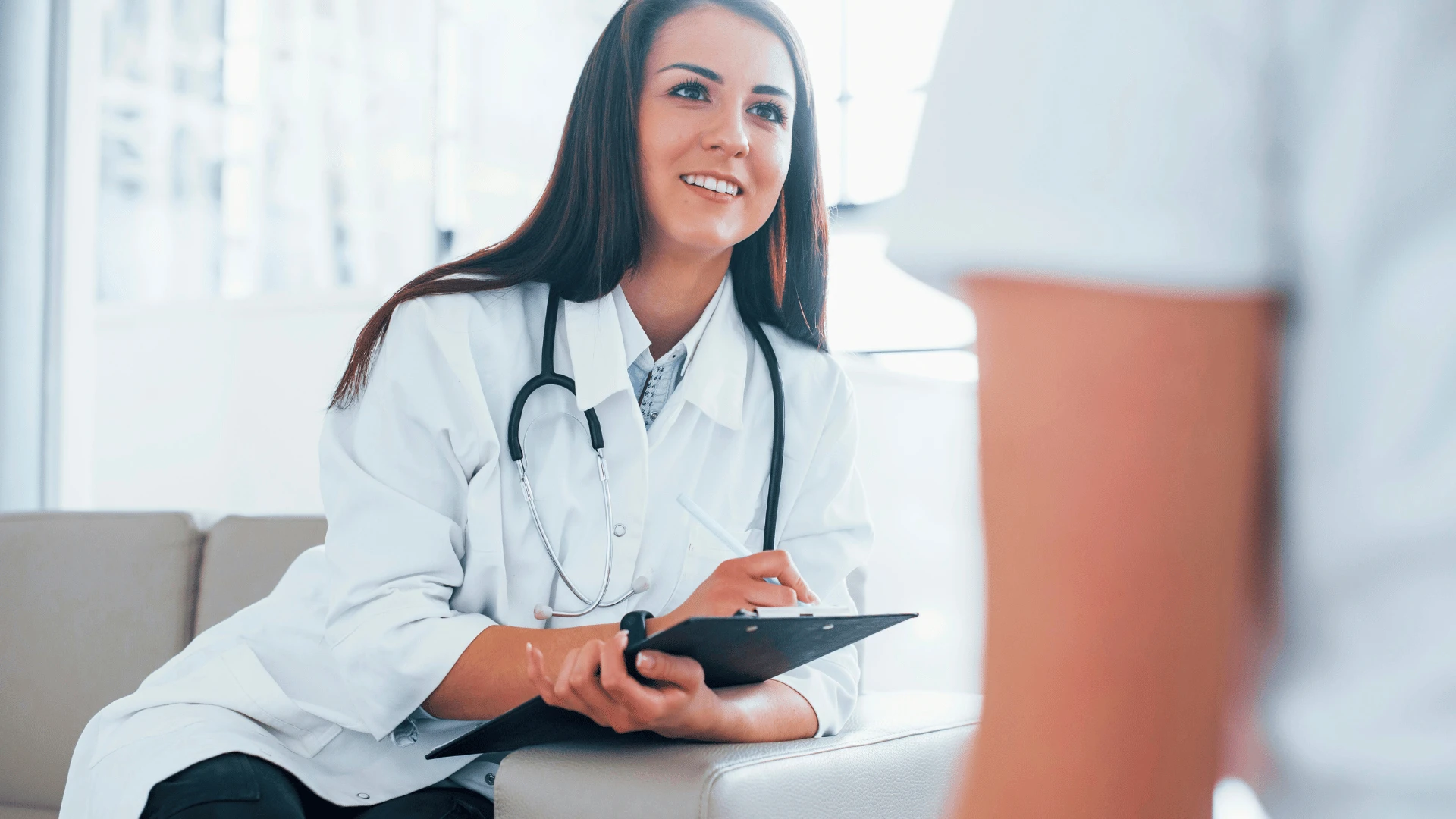 रुग्ण स्वत: काय करू शकतो याबद्दल विचारत आहे आणि त्यांच्या डॉक्टरांना चांगली काळजी मिळेल