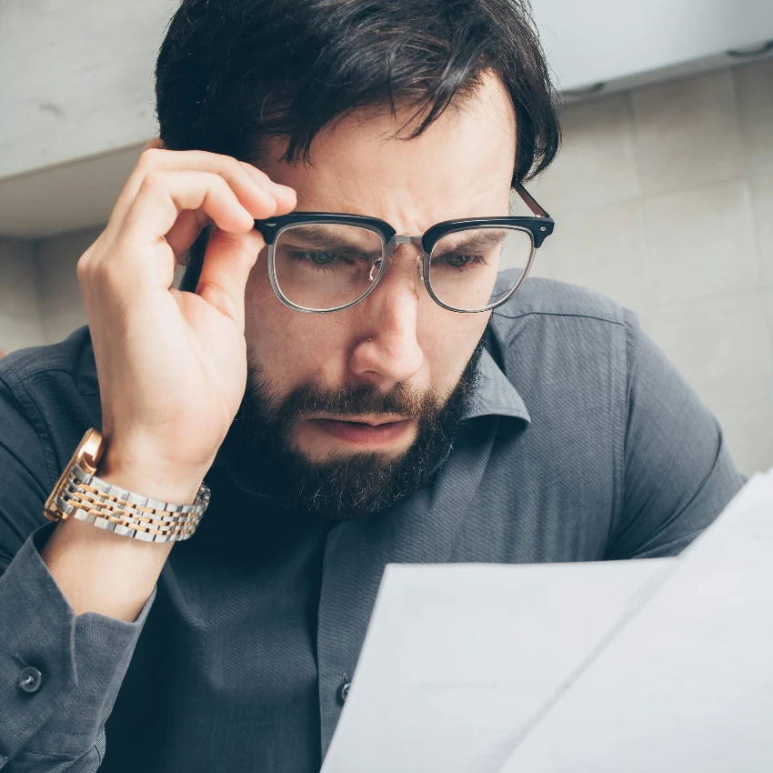 छुपी फी भरणारा माणूस