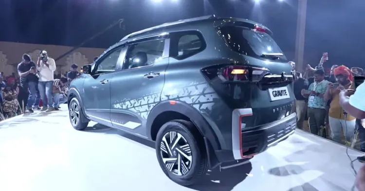 निसान ग्रॅव्हिट मागील निसान ग्रॅव्हिट मागील