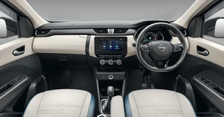 निसान गुरुत्व आतील