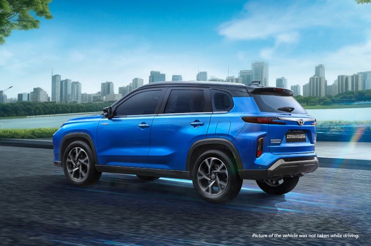 टोयोटा हायराइडर ५ सीटर एसयूव्ही