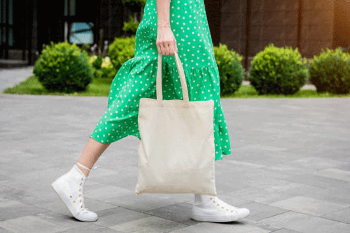 प्रवास आवश्यक