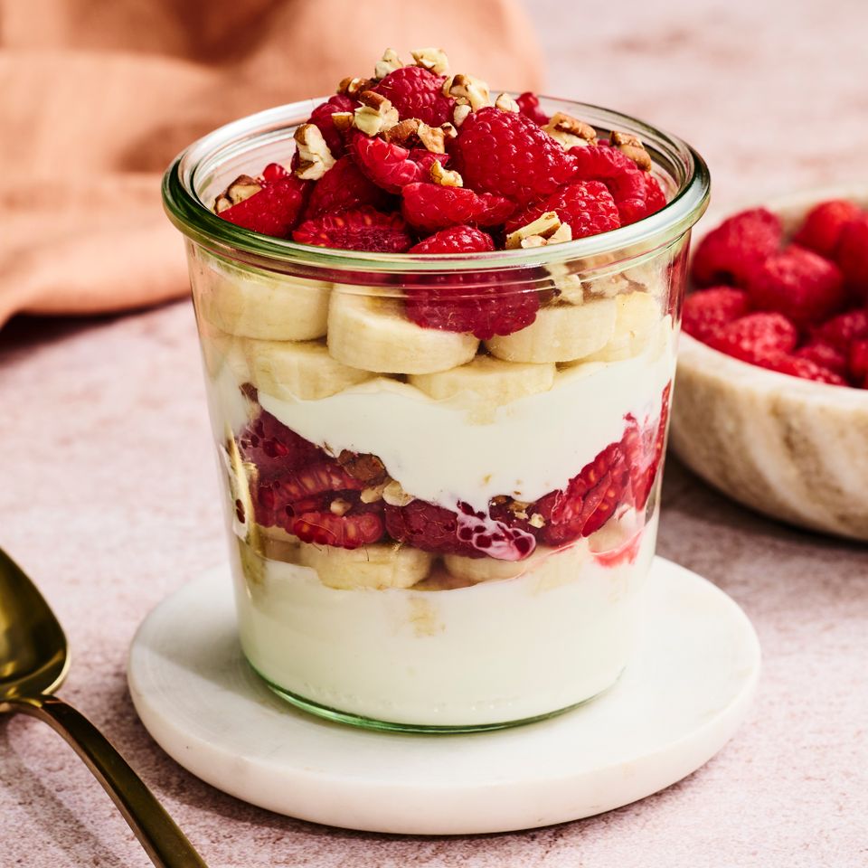 आतडे-हेल्दी ब्रेकफास्टची रेसिपी इमेज छायाचित्रकार: मॉर्गन हंट वॉर्ड, प्रॉप स्टायलिस्ट: ॲबी आर्मस्ट्राँग, फूड स्टायलिस्ट: रुथ स्किपवर्थ.