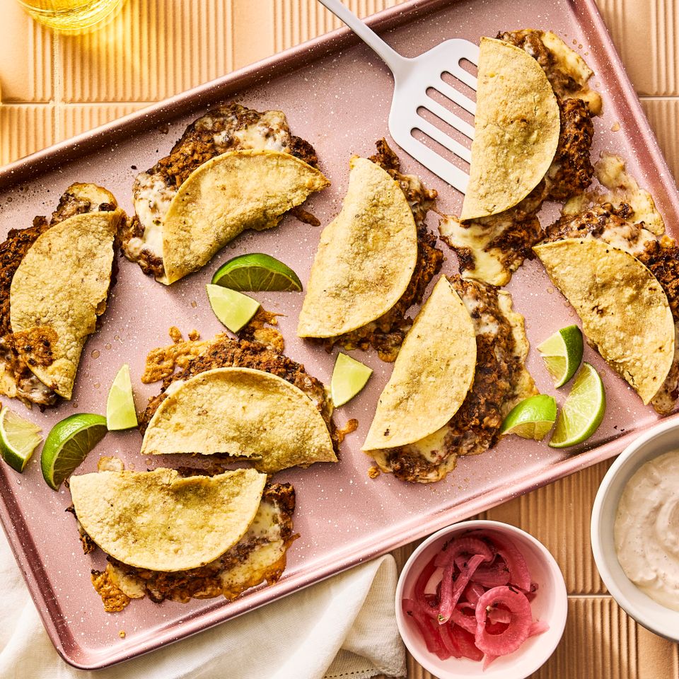 क्रेडिट: फोटोग्राफर: मॉर्गन हंट ग्लेझ, फूड स्टायलिस्ट: ज्युलियन हेन्सर्लिंग, प्रॉप स्टायलिस्ट: ॲबी आर्मस्ट्राँग