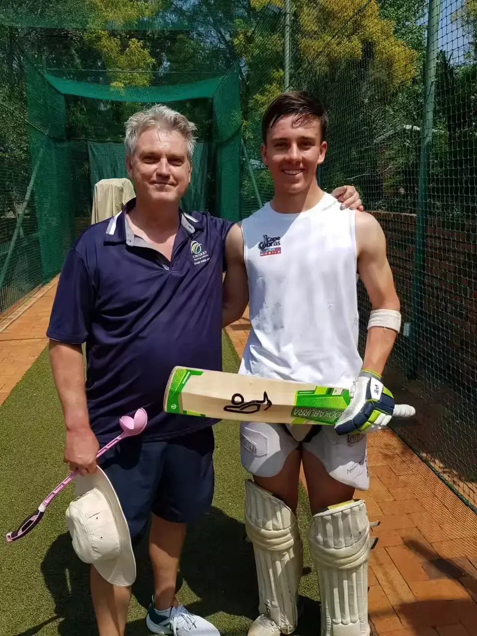 डेवाल्ड ब्रेव्हिस प्रशिक्षक आणि आईचे नाव