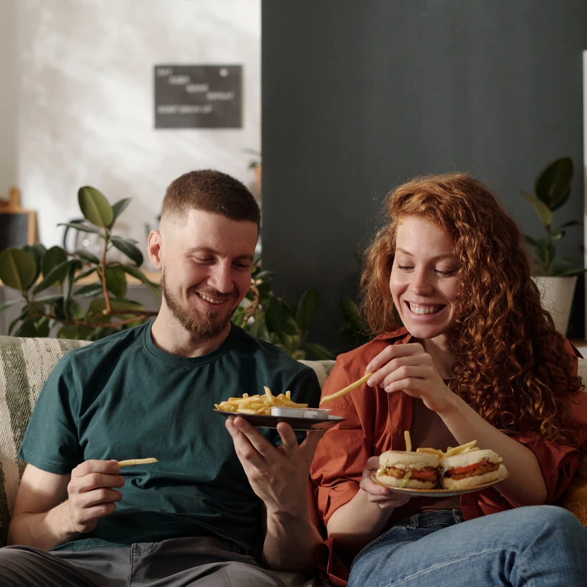 डोरडॅश परीक्षेत उत्तीर्ण झालेल्या माणसाने त्याच्या जोडीदाराला त्याची खरोखर काळजी असल्याचे दाखवले