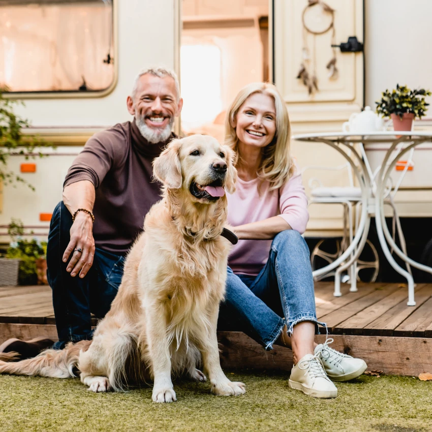 सुखी वृद्ध जोडप्यांना लग्नासाठी समाजाचा कोणताही दबाव नाही