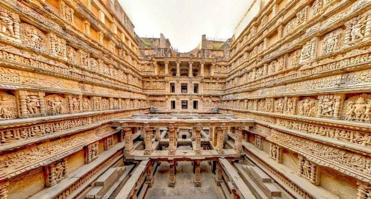 यात हे समाविष्ट असू शकते: भारतातील भिंती आणि मजल्यावर अनेक कोरीवकाम असलेली एक गुंतागुंतीची कोरीव इमारत