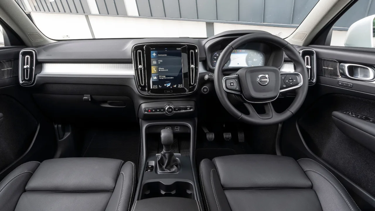 Volvo XC40 किंमत आणि वैशिष्ट्ये 2026