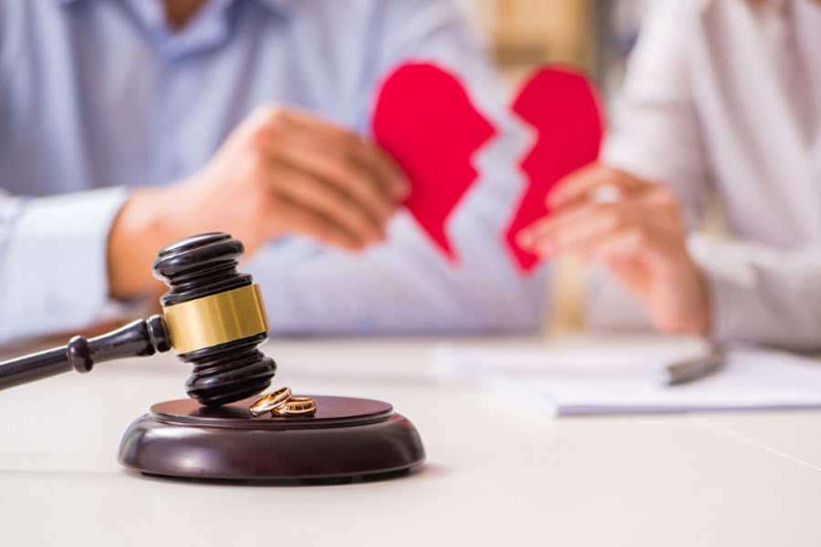 पुण्यातील जोडपे लग्नानंतर २४ तास वेगळे झाले