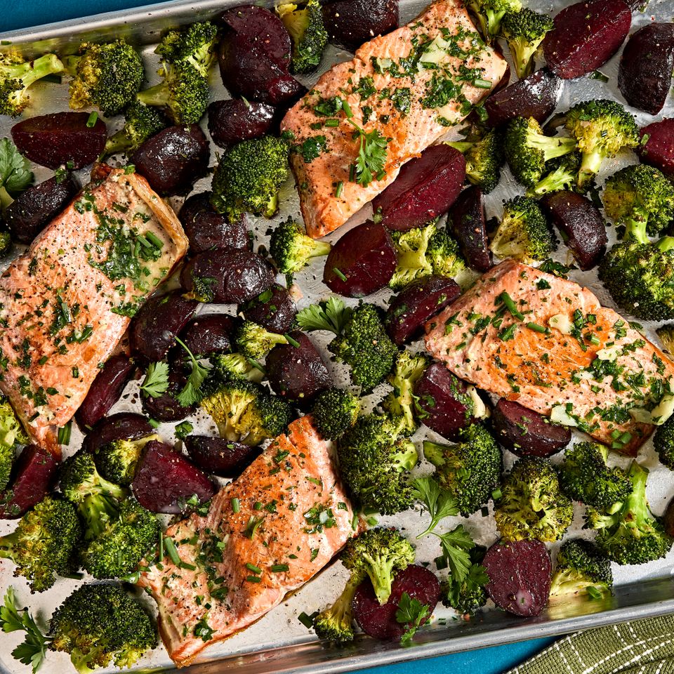 क्रेडिट: छायाचित्रकार: जेन कॉसी, फूड स्टायलिस्ट: मार्गारेट मनरो डिकी, प्रॉप स्टायलिस्ट: जोश हॉगल.