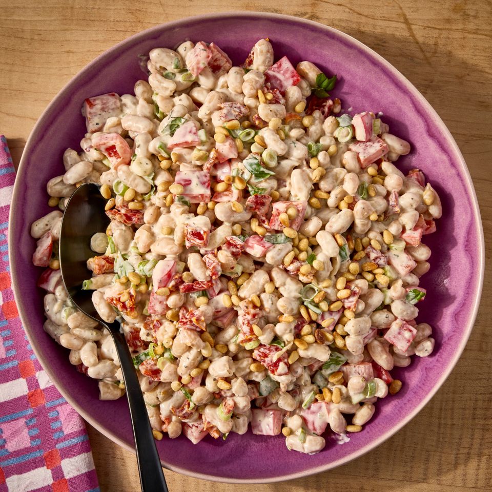 क्रेडिट: छायाचित्रकार: जेन कॉसी, फूड स्टायलिस्ट: एमिली नाबोर्स हॉल, प्रॉप स्टायलिस्ट: हन्ना ग्रीनवुड.