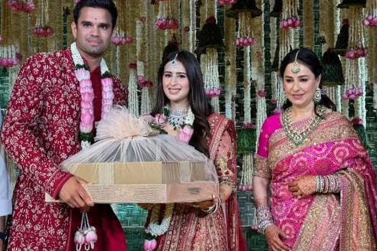 अर्जुन-सानियाच्या लग्नात साड्यांनी लेहेंगा बाजी मारली