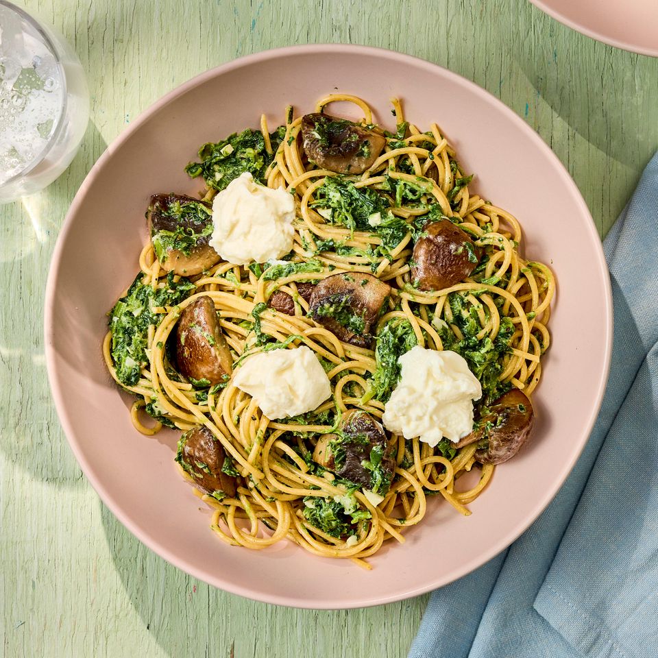 क्रेडिट: फोटोग्राफर: रॉबी लोझानो, फूड स्टायलिस्ट: जेनिफर वेन्डॉर्फ, प्रॉप स्टाइलिंग: जोश हॉगल.