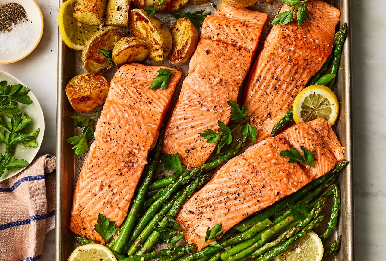 क्रेडिट: छायाचित्रकार: व्हिक्टर प्रोटासिओ, फूड स्टायलिस्ट: मार्गारेट डिकी, प्रॉप स्टायलिस्ट: लिडिया पर्सेल