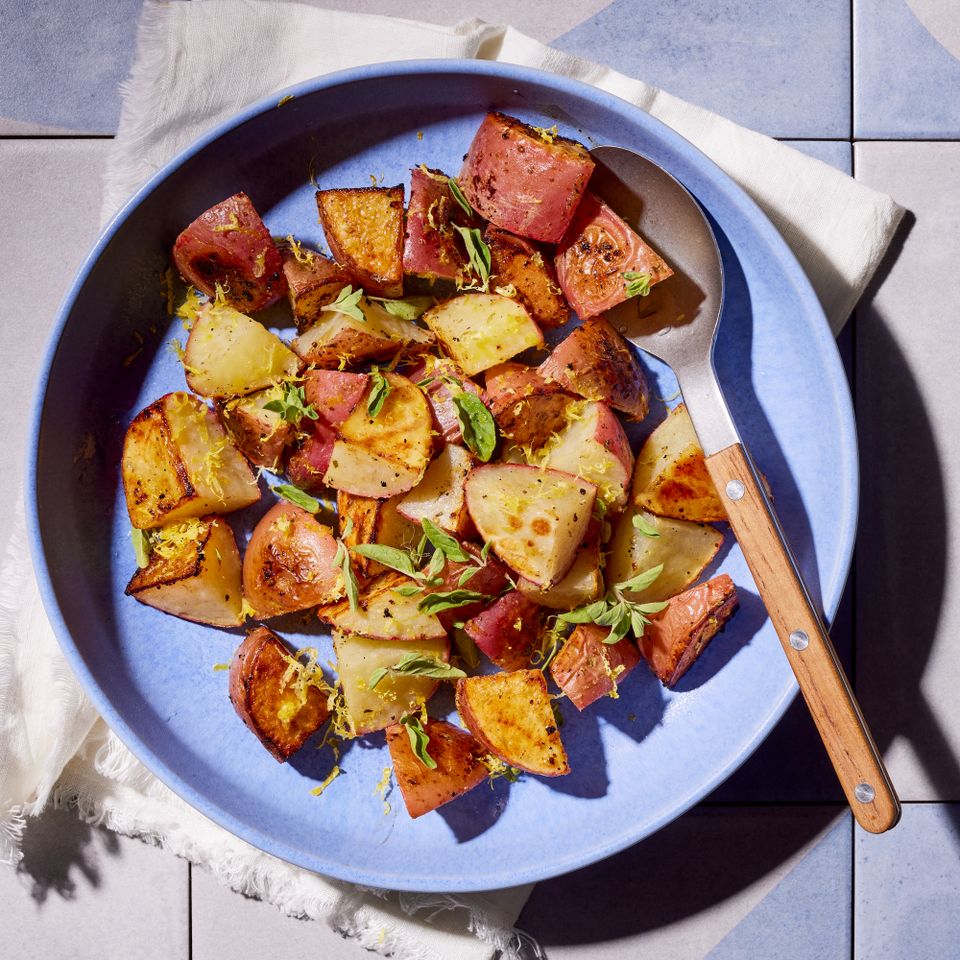 क्रेडिट: छायाचित्रकार: जेक स्टर्नक्विस्ट, फूड स्टायलिस्ट: ॲनी प्रॉब्स्ट, प्रॉप स्टायलिस्ट: जोसेफ वानेक