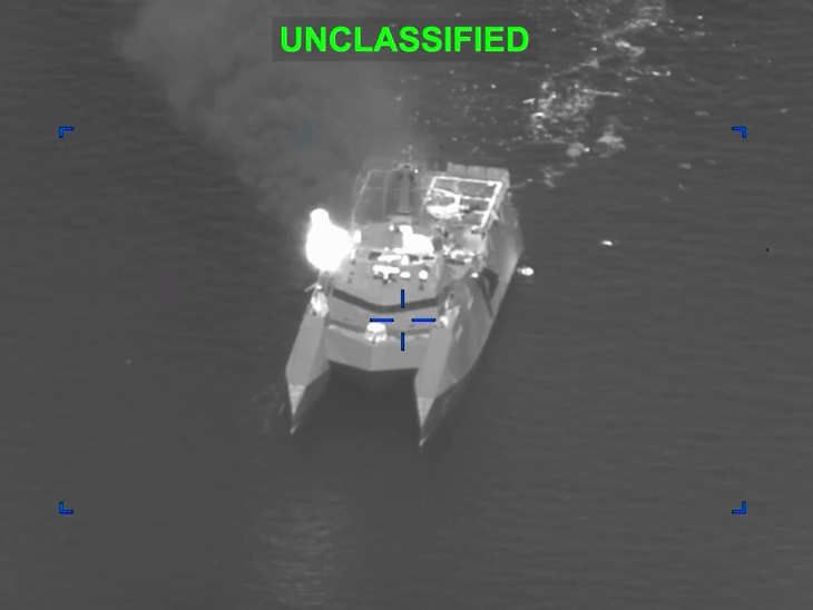 अमेरिकेने मंगळवारी पर्शियन गल्फमध्ये इराणच्या जहाजावर हल्ला केला.