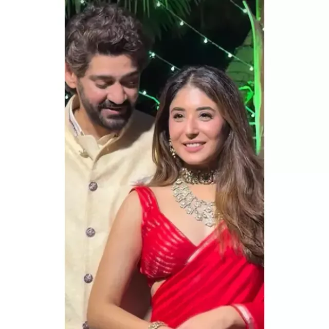 नुकतेच विवाहित जोडपे