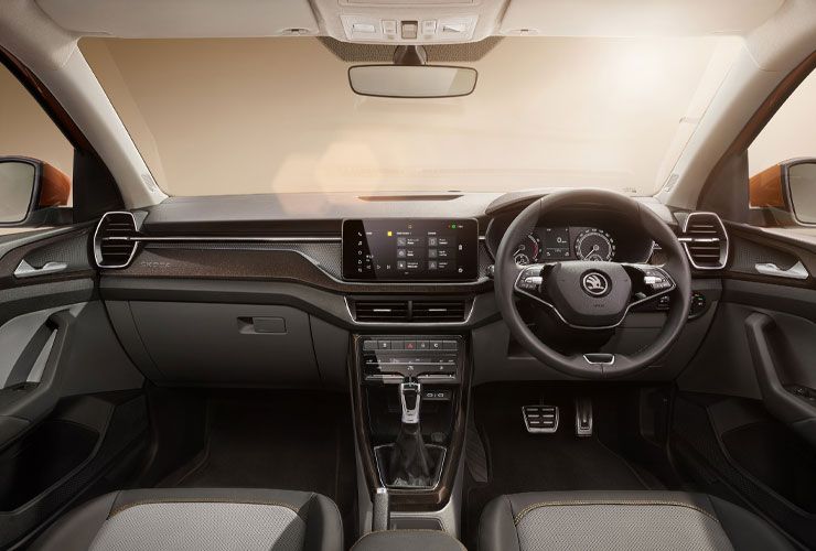 स्कोडा कार्यरत जुन्या मॉडेल इंटीरियर