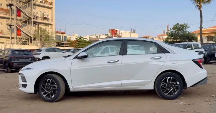 नवीन हुंडई वेर्ना साइड