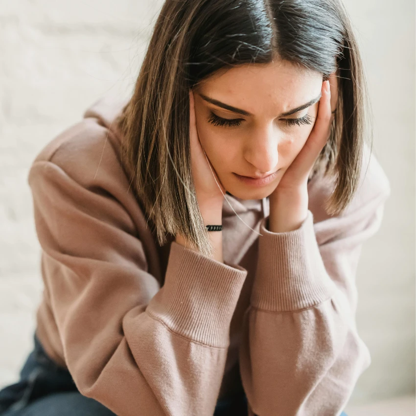 दुःखी स्त्री