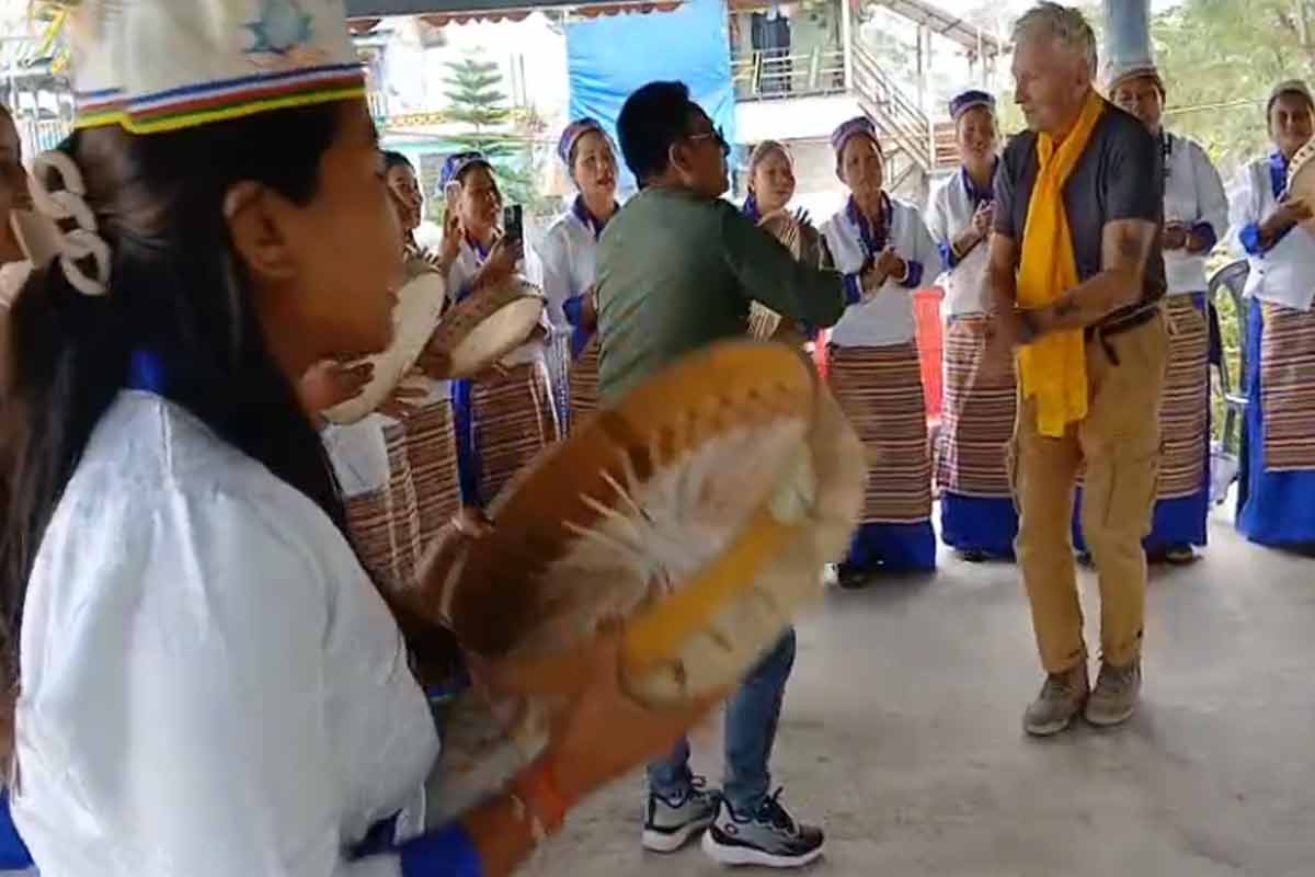 पर्यटक-3