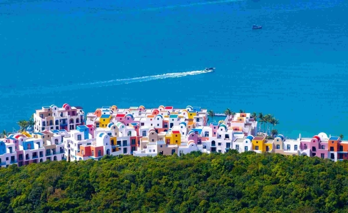 बेटाच्या स्थापत्यशास्त्राच्या खुणाभोवती वर्षभर सण आणि कार्यक्रम होतात. फोटो सौजन्याने सन ग्रुप