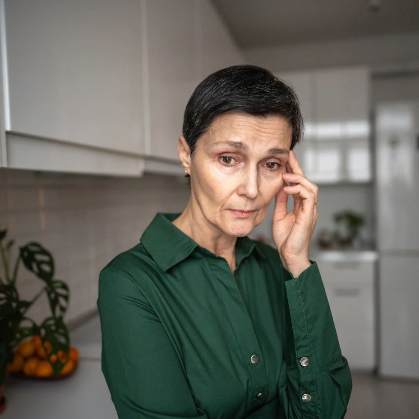 तात्पुरत्या स्मरणशक्तीमुळे ती खोलीत का चालली हे विसरलेली स्त्री